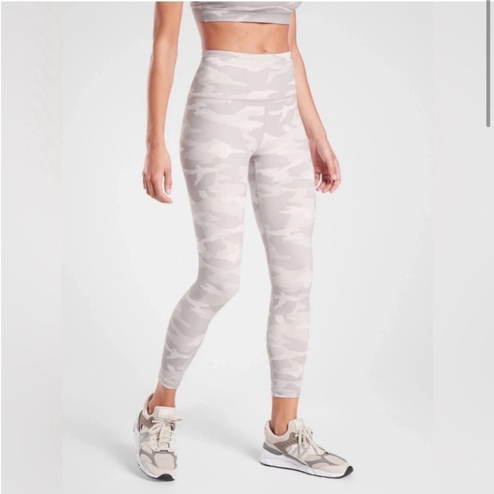 Athleta Elation Camo 7/8 Tight Taupe Beige Cream Leggings
